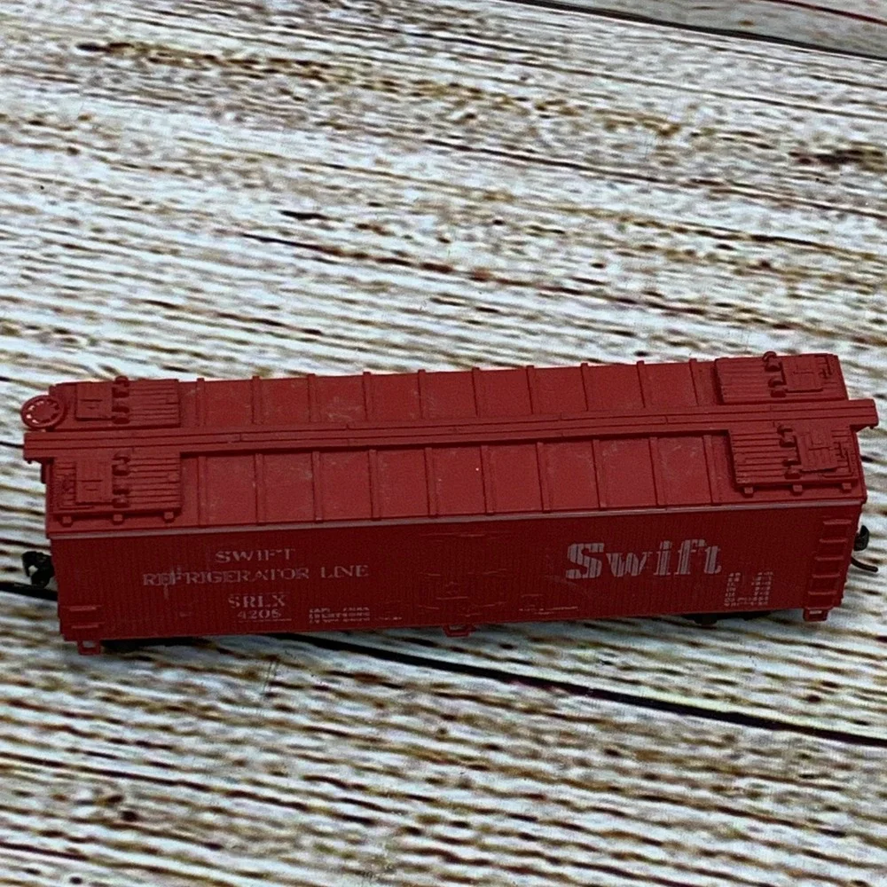 Red Swift Refrigeration Line SRLX 4208 HO Scale Model Train‎ Car